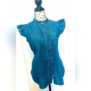 NWT Loft XS Chambray Ruffle Top. Button down. Ruffle cap sleeve.
100% cotton.